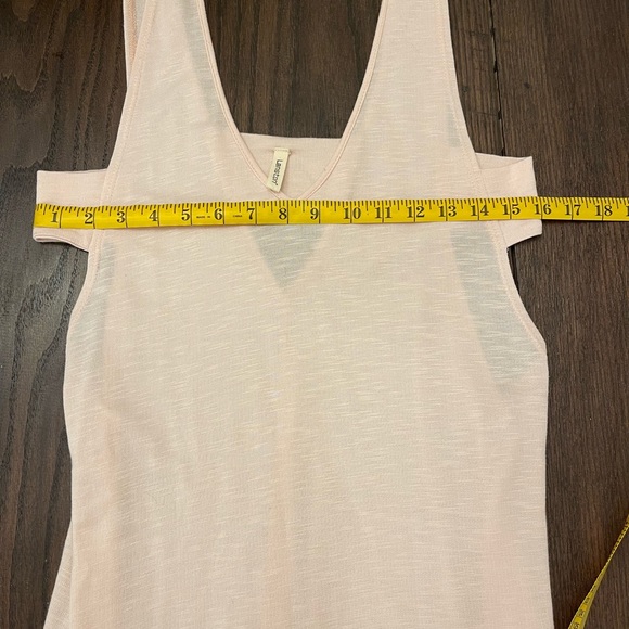 Light pink size medium maxi dress low cut, open back, open side.Brand new no tag - Picture 9 of 10